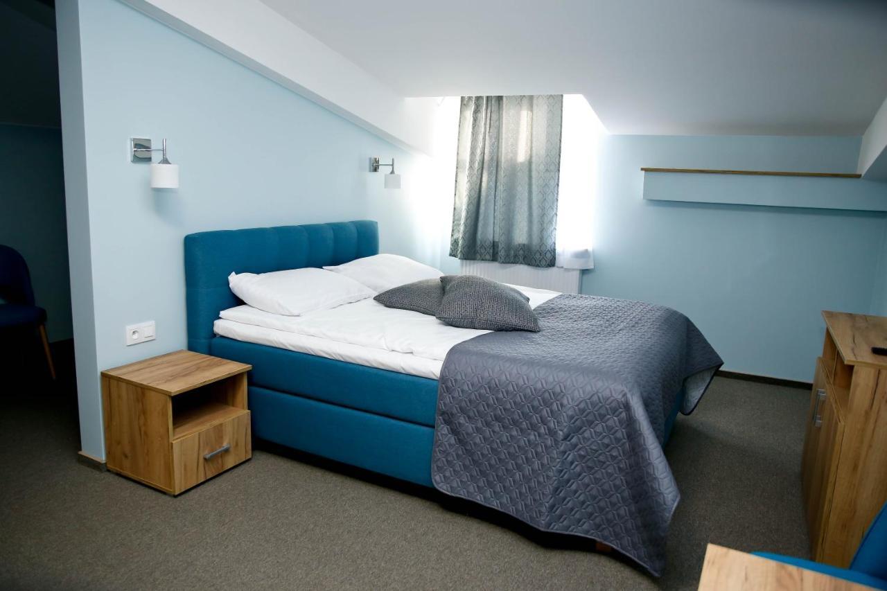 Pod Wiatrakiem Hotel Warta Ngoại thất bức ảnh